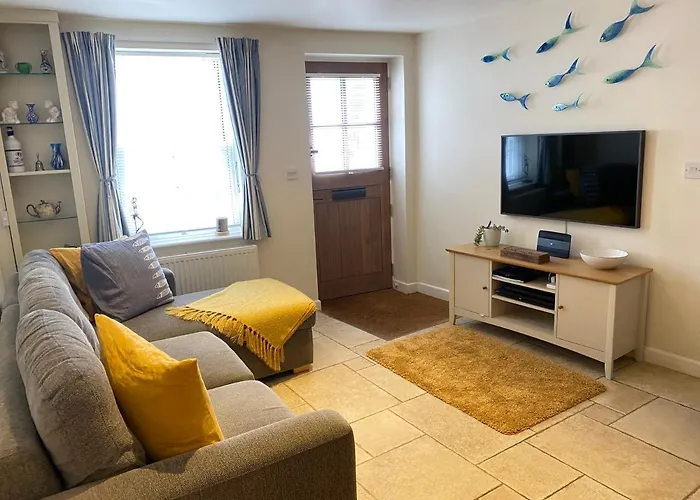 Reduced Rates For This Month! Beautiful Cottage, 3 Stories High With Upstairs Courtyard And Set In An Amazing Location! The Fantastic Newly Developed Town Mill With Restaurants And Craft Shops On Your Doorstep Also Only 2 Minutes To The Sea! , Sleeps