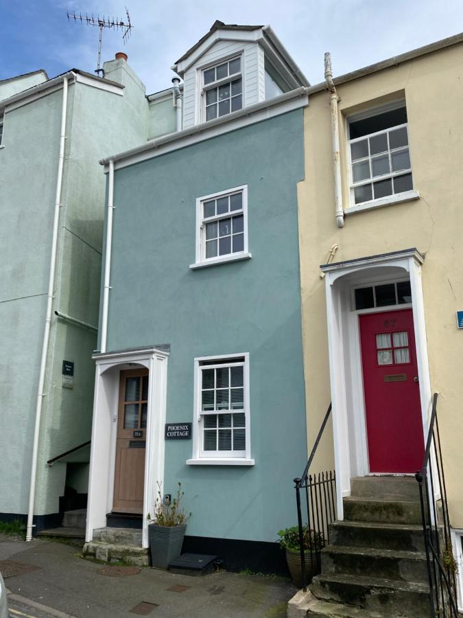Reduced Rates For Month! Beautiful Cottage, 3 Stories High With Upstairs Courtyard And Set In An Amazing Location! The Fantastic Newly Developed Town Mill With Restaurants And Craft Shops On Your Doorstep Also Only 2 Minutes To The Sea! , Sleeps