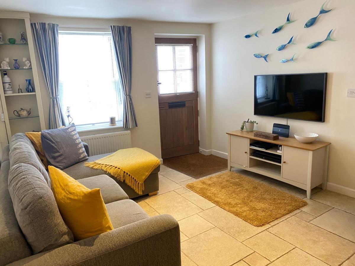 Reduced Rates For Month! Beautiful Cottage, 3 Stories High With Upstairs Courtyard And Set In An Amazing Location! The Fantastic Newly Developed Town Mill With Restaurants And Craft Shops On Your Doorstep Also Only 2 Minutes To The Sea! , Sleeps Сasa de vacaciones