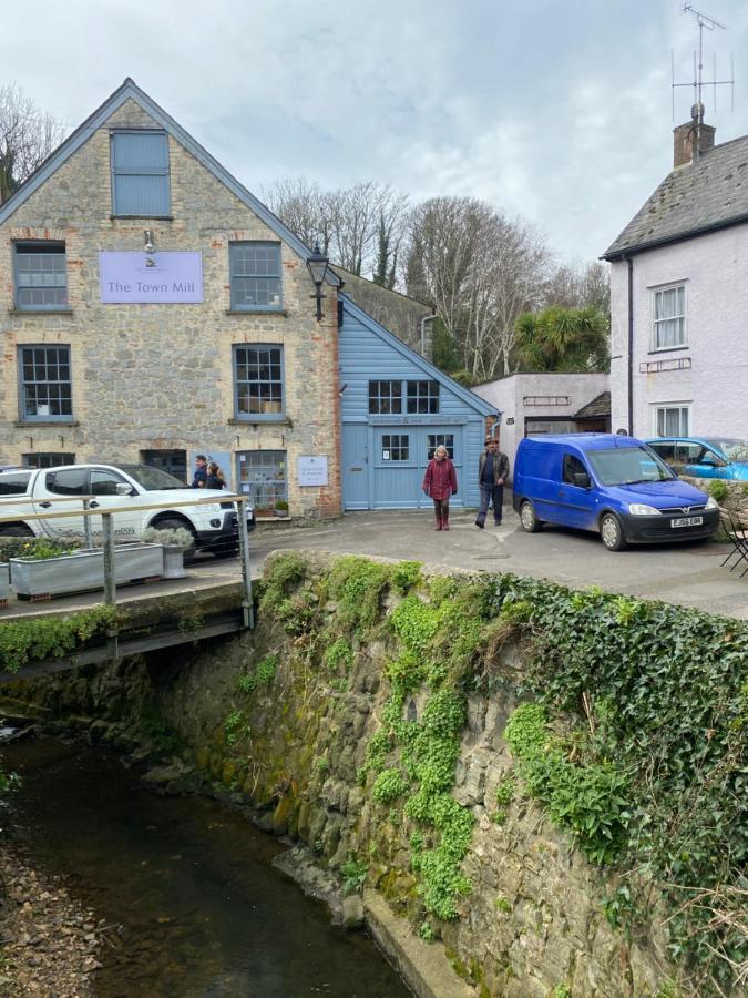Reduced Rates For Month! Beautiful Cottage, 3 Stories High With Upstairs Courtyard And Set In An Amazing Location! The Fantastic Newly Developed Town Mill With Restaurants And Craft Shops On Your Doorstep Also Only 2 Minutes To The Sea! , Sleeps Сasa de vacaciones Lyme Regis