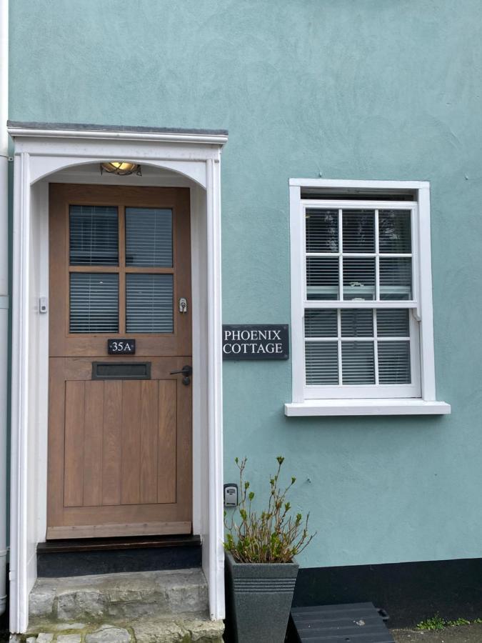 Reduced Rates For Month! Beautiful Cottage, 3 Stories High With Upstairs Courtyard And Set In An Amazing Location! The Fantastic Newly Developed Town Mill With Restaurants And Craft Shops On Your Doorstep Also Only 2 Minutes To The Sea! , Sleeps Сasa de vacaciones *