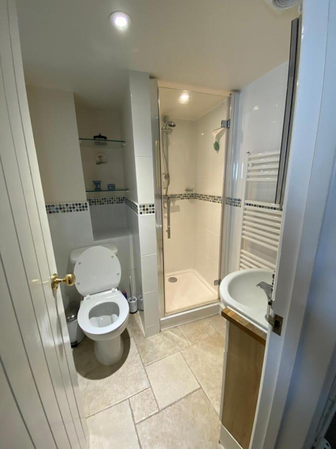 Сasa de vacaciones Reduced Rates For Month! Beautiful Cottage, 3 Stories High With Upstairs Courtyard And Set In An Amazing Location! The Fantastic Newly Developed Town Mill With Restaurants And Craft Shops On Your Doorstep Also Only 2 Minutes To The Sea! , Sleeps *