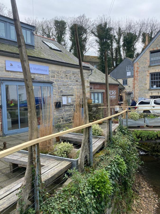 Reduced Rates For Month! Beautiful Cottage, 3 Stories High With Upstairs Courtyard And Set In An Amazing Location! The Fantastic Newly Developed Town Mill With Restaurants And Craft Shops On Your Doorstep Also Only 2 Minutes To The Sea! , Sleeps Сasa de vacaciones Lyme Regis