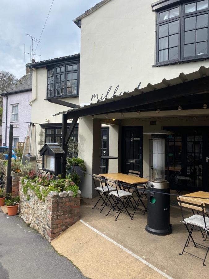 Сasa de vacaciones Reduced Rates For Month! Beautiful Cottage, 3 Stories High With Upstairs Courtyard And Set In An Amazing Location! The Fantastic Newly Developed Town Mill With Restaurants And Craft Shops On Your Doorstep Also Only 2 Minutes To The Sea! , Sleeps Lyme Regis