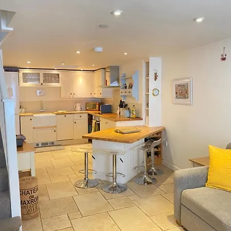Coastal Mill Cottage: 3-Story Retreat with Rooftop Oasis Lyme Regis Exterior photo