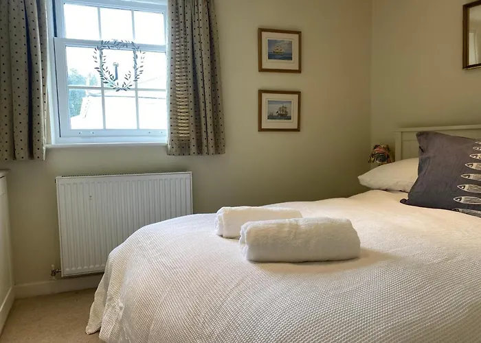 Reduced Rates For This Month! Beautiful Cottage, 3 Stories High With Upstairs Courtyard And Set In An Amazing Location! The Fantastic Newly Developed Town Mill With Restaurants And Craft Shops On Your Doorstep Also Only 2 Minutes To The Sea! , Sleeps